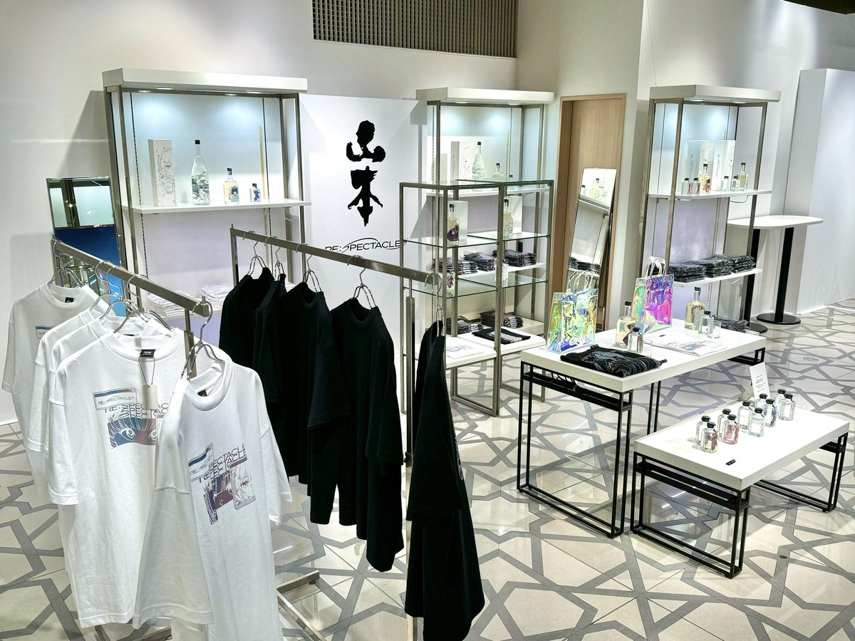 shirataki1901's tweet photo. 大丸東京店の1階で開催されている山本酒造店と人気クリエイターのポップアップイベントに行って来ました。
売り場の広さと場所の良さにビックリ！
大丸の関係者がこれ以上ない場所を提供してくれました。

10月1日まで開催するとのこと。東京駅をご利用の方は立ち寄ってみてください。
https://t.co/KnYsFclqcl

うちのブリュワリーカフェでも開催するかも！