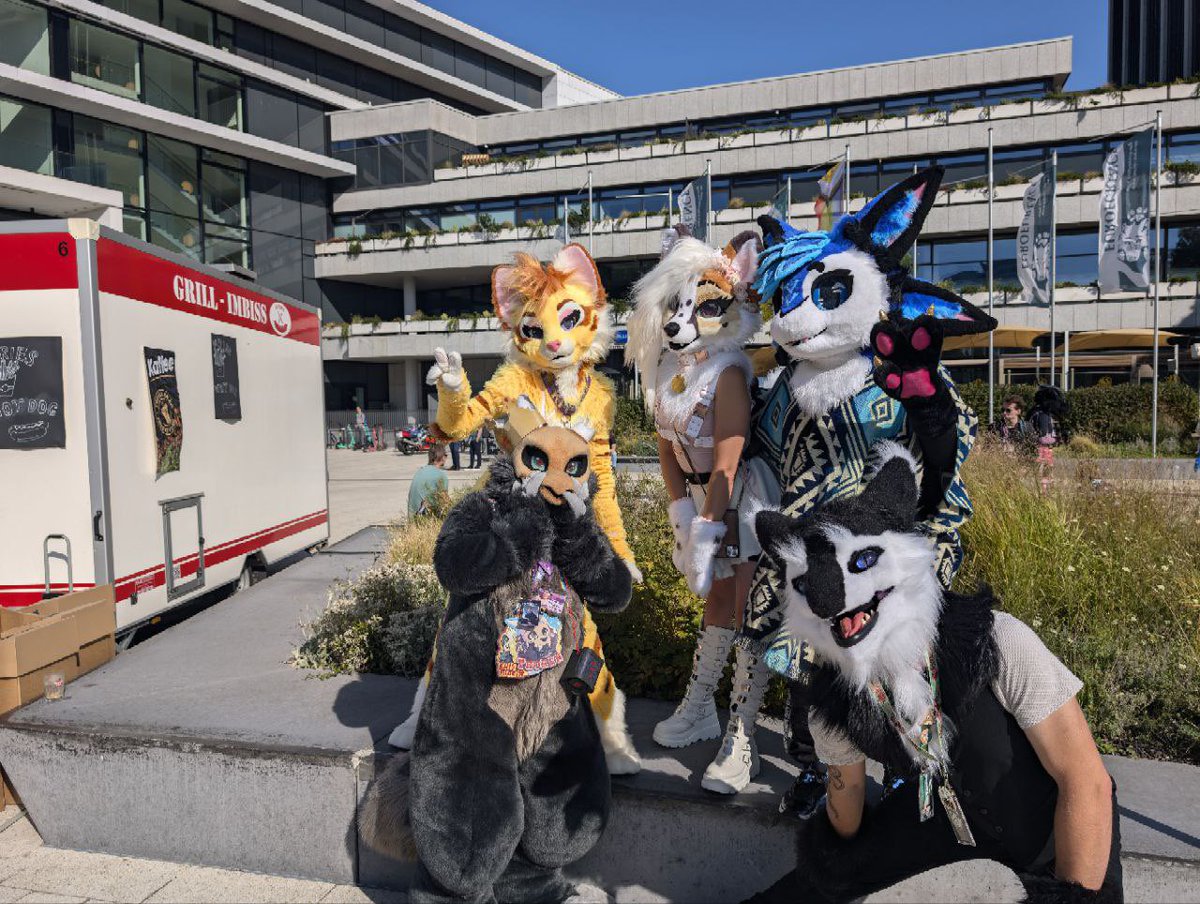 Sylvi 🔜 CFZ tweet media