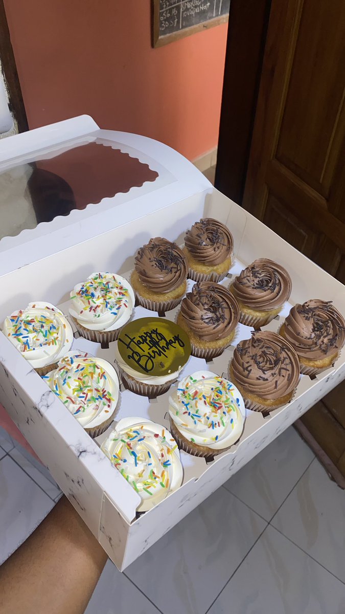 La vanille et le chocolat sont des parfums qui ne déçoivent jamais 🤭.
Si vous souhaitez faire découvrir nos Cupcakes à un de vos proches c’est l’idéal 😉

📞 697421967
📍Yaoundé