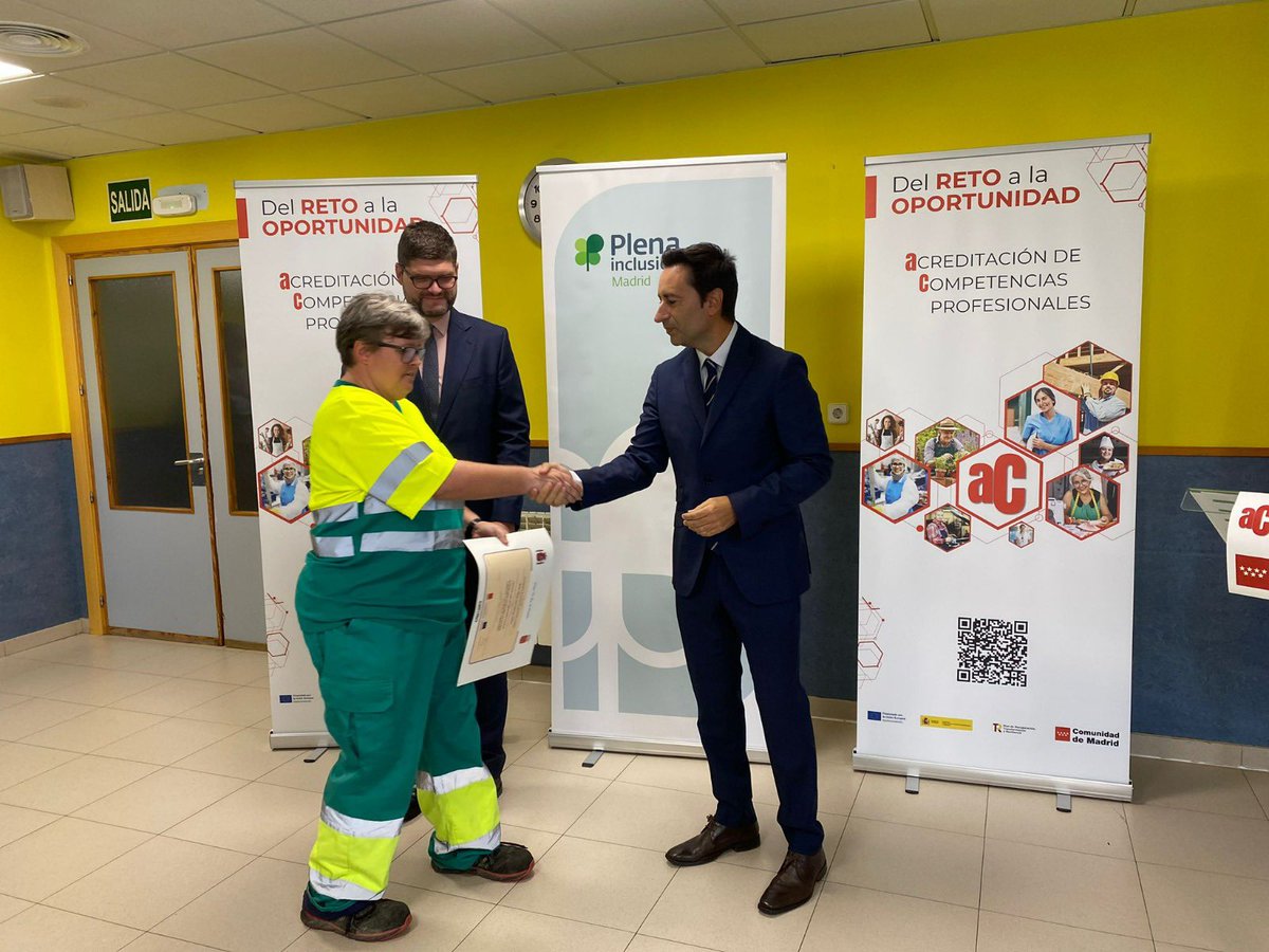 Javier_luengo's tweet image. Si a las personas con discapacidad se les da la oportunidad de formarse, se les escucha y se les tiene en cuenta, demuestran que son capaces de lo que se propongan.

👏Enhorabuena al alumnado de @soyintegrande. Gracias @daniro_asensio por vuestro apoyo.

📰plenainclusionmadrid.org/noticias/entre…