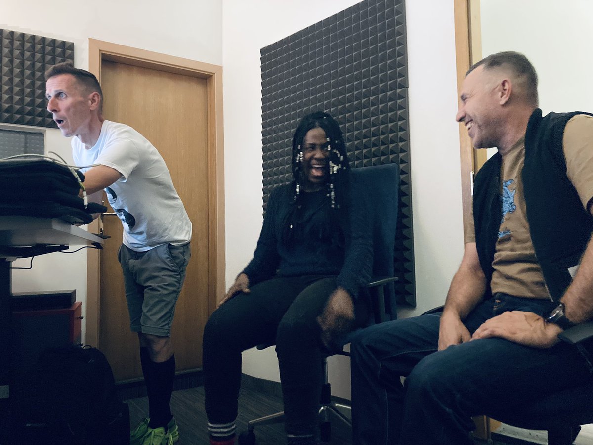 rootsinsession's tweet image. Yes reggae fam, yesterday’s studio session was full of positive energy 🎤🥳
.
We recorded some nice reggae &amp;amp; drum’n’bass chunes with Jamaican Lady @italeeworld 🇯🇲❤️✊🏼
.
In 2025 we gonna hit u with a lot of our stuff 😉✌️🔊 
.
#studiotime #reggaeartist #reggaelady #reggae #dnb