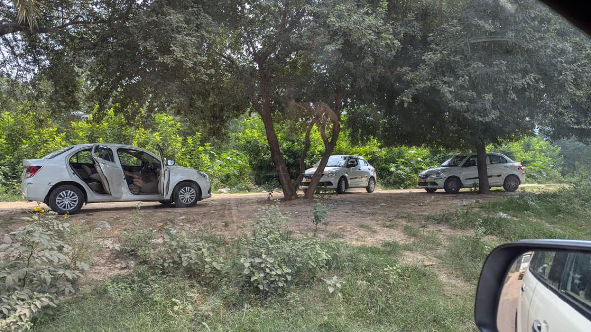 pankaj_ag's tweet photo. URGENT: Safety Alert for Our Community
Unauthorized Parking & Antisocial Behavior Alert!
Safety Risk for Women & Residents

Attention residents! And @DC_Gurugram @TrafficGGM @gurgaonpolice 

Unauthorized cars & trucks are parking overnight outside our society, with drivers:

Loitering suspiciously
Posing safety risks for women & children 
Latest pictures from the noon are attached.
