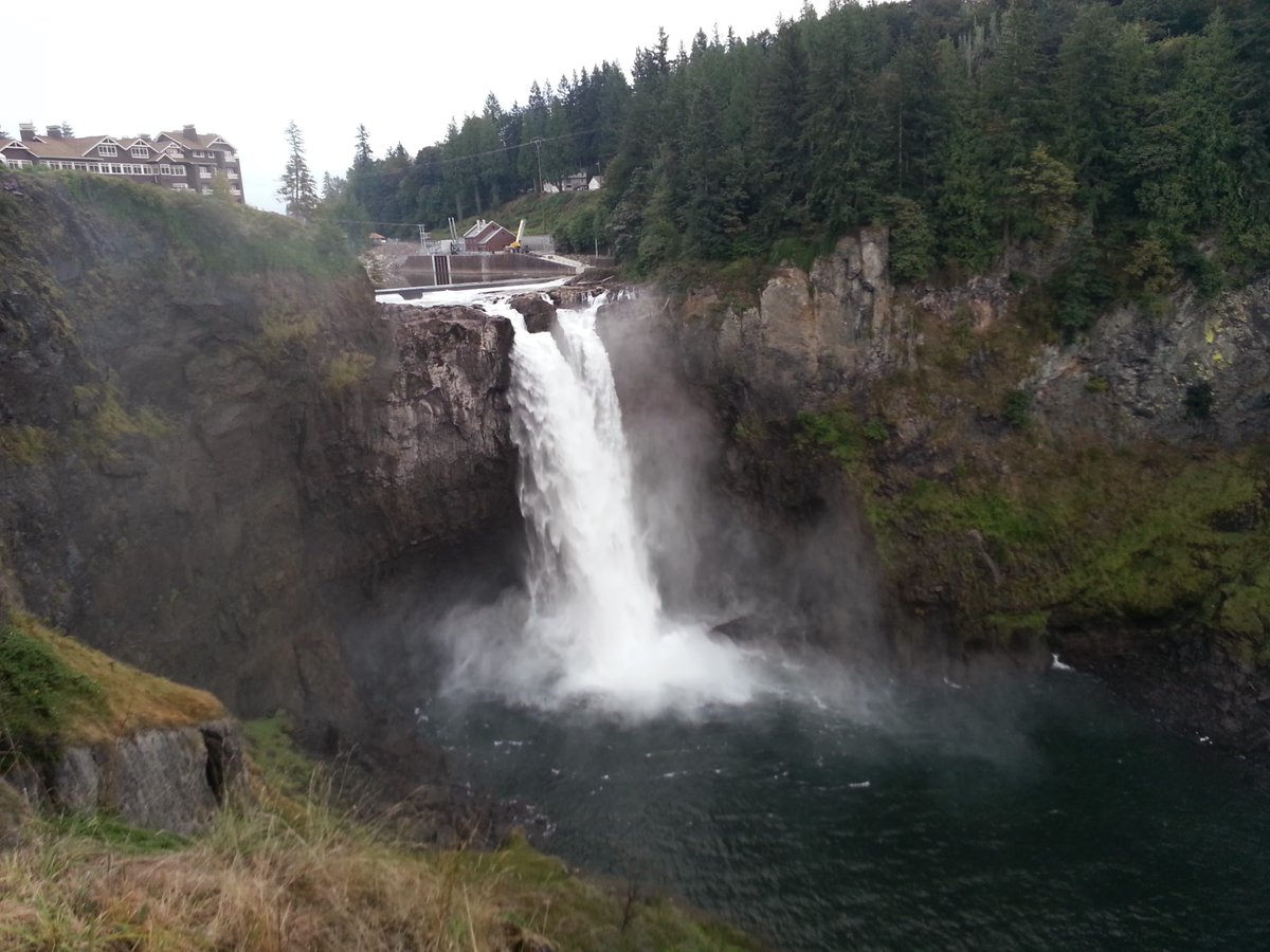 MarcelTannich's tweet photo. @Steve_NHS Seattle is amazing! Tip: 30-minute drive away, you can find this nice hotel: https://t.co/1fWWbNTUrL. It's directly at the "Snoqualmie Falls" you might know from "Twin Peaks". I was there in 2013, and it was beautiful. Enjoy your time off, Steve! :) https://t.co/xdSEshKekt