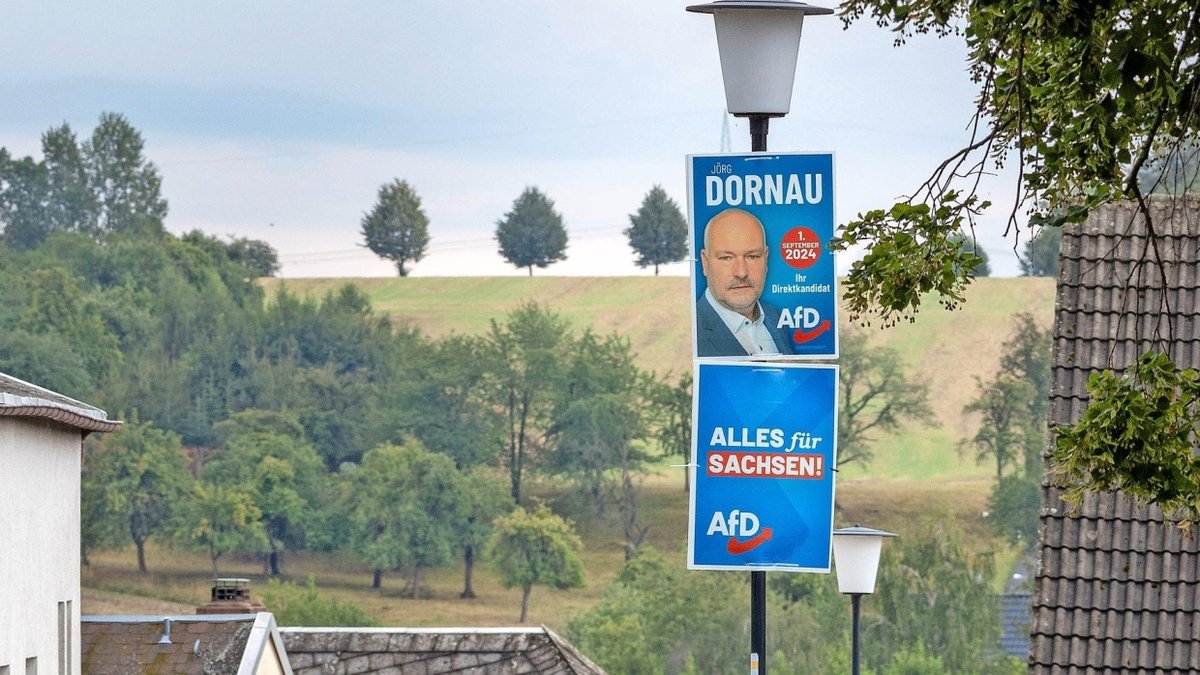 German businessman and far-right <a href="/AfD/">AfD</a> MP, Jörg Dornau, recruited Belarusian political prisoners to work on his onion plantation near Lida in #Belarus, according to an investigation by the independent outlet Reform. He paid them 5 euros per day and personally oversaw their labor.