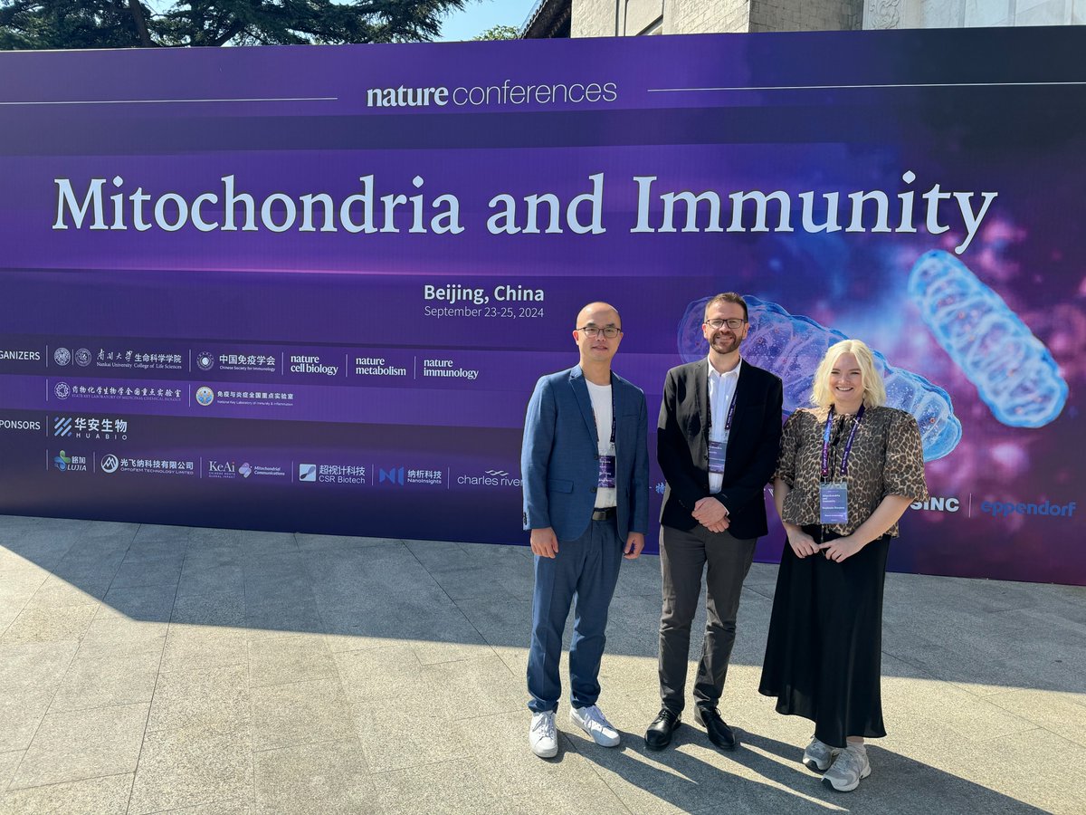 ZheWang_NCB's tweet image. So happy to finally meet my fellow colleagues in-person, Stephanie from @NatImmunol and Alfredo @CassinaAlfredo from @NatMetabolism for @NatureConf on #mitochondria and #immunity. Hooray!