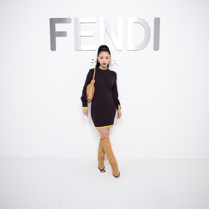 FENDI_JAPAN's tweet photo. フェンディ創業100周年に向けた2025年春夏ウィメンズコレクションでは、日本からジャパンブランドアンバサダーを務める 川口春奈をはじめ、 #ミチ #よしあき #マギー #AMIAYA #Nagomi らが最新ルックを纏い参加しました。
#FendiSS25 #Fendi