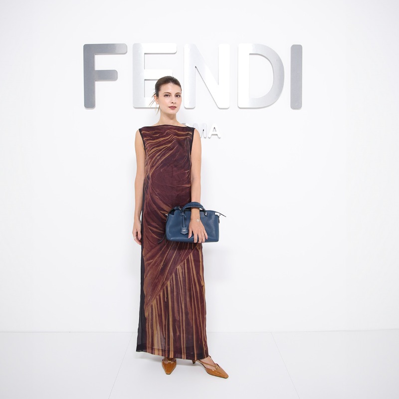 FENDI_JAPAN's tweet photo. フェンディ創業100周年に向けた2025年春夏ウィメンズコレクションでは、日本からジャパンブランドアンバサダーを務める 川口春奈をはじめ、 #ミチ #よしあき #マギー #AMIAYA #Nagomi らが最新ルックを纏い参加しました。
#FendiSS25 #Fendi