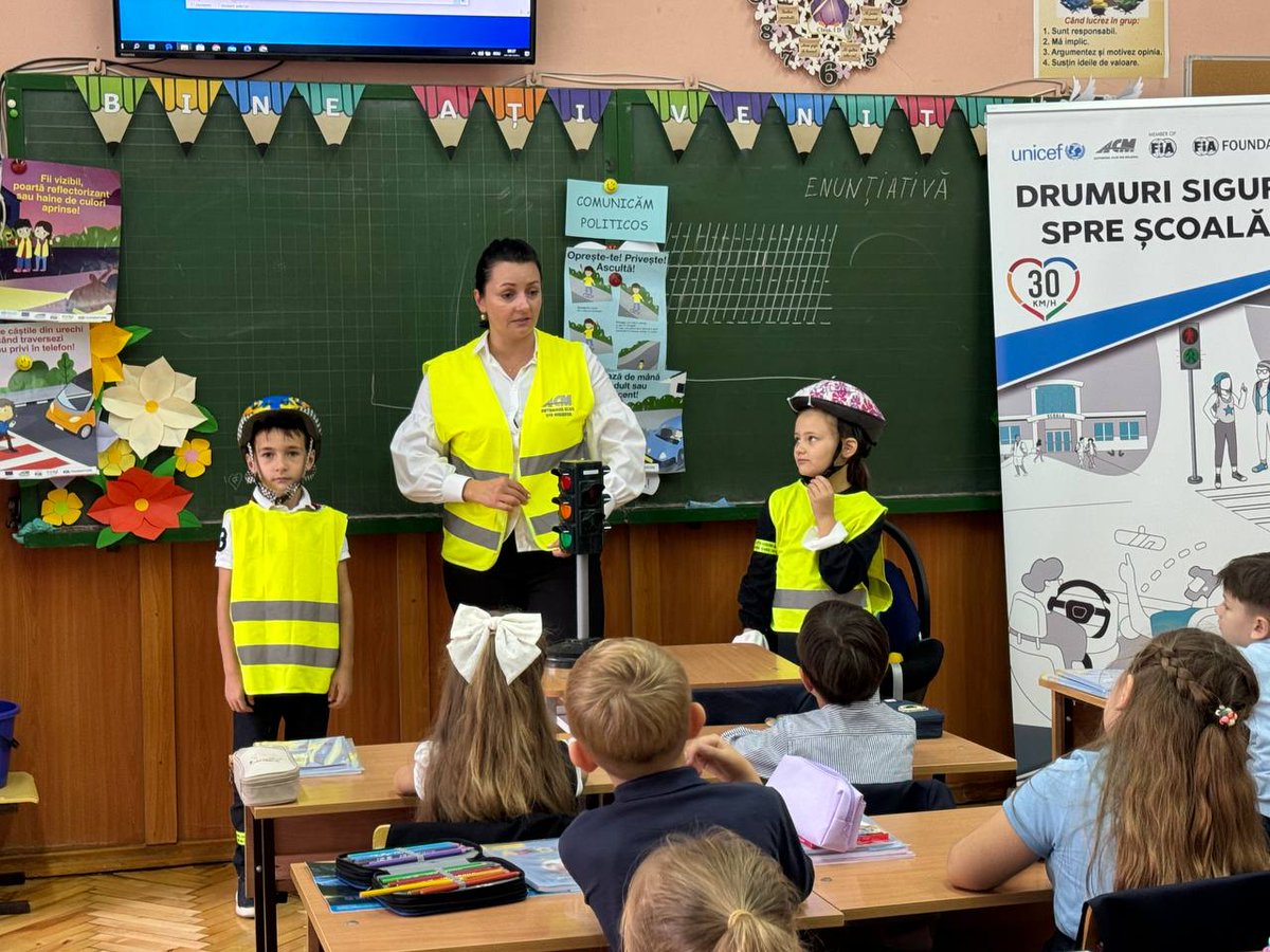 MRSMoldova's tweet photo. #EUMobilityWeek wrapped up with great events by #ACM &amp; #RMPolice, encouraging everyone to leave cars at home and walk or use alternative transport. 🌍🚶‍♂️🚲 #GreenCity #SafeEnvironment #SafeStreets @fia @FIAFdn @UNICEFMoldova @EASSTransport @RoadSafetyNGOs @mobilityweek @OEAMTC https://t.co/xockwdFJXE