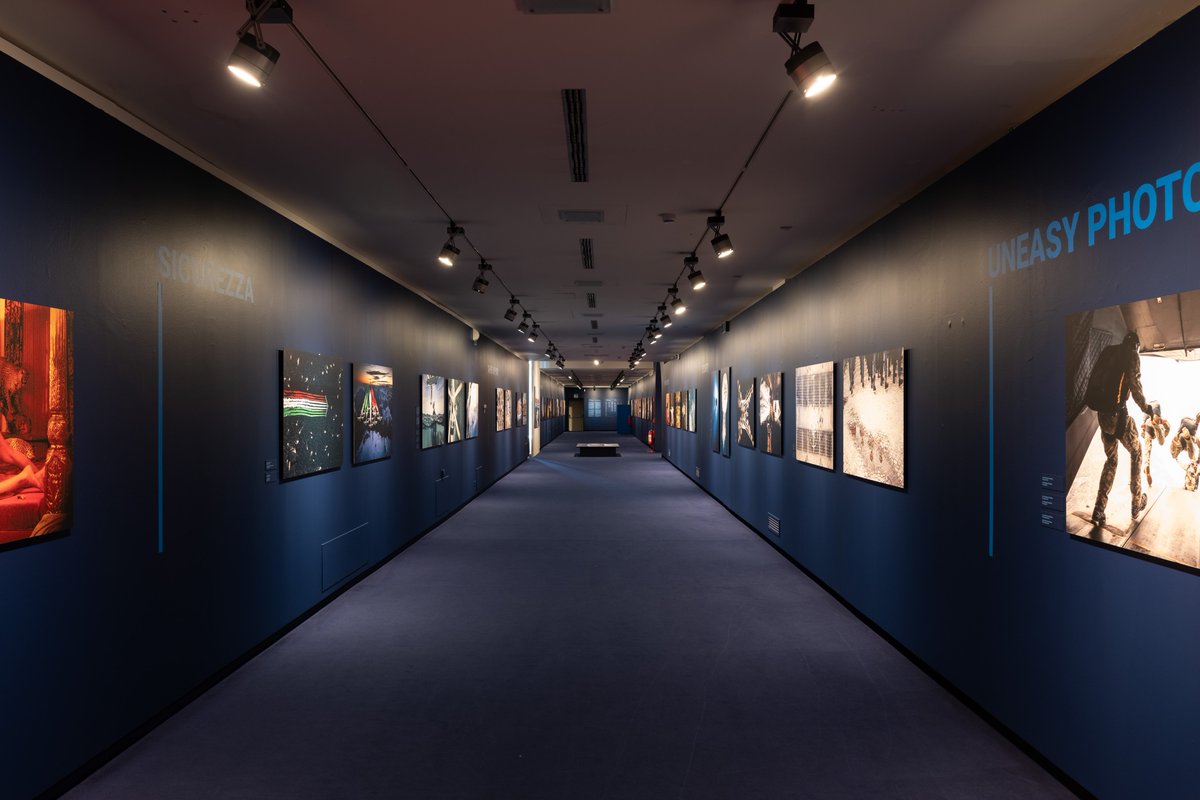 Apre oggi nel Museo di Santa Giulia la mostra Massimo Sestini. Zenit della fotografia! 
L'esposizione celebra oltre 30 anni di carriera del fotografo che ha catturato con la sua macchina fotografica momenti cruciali della storia italiana e mondiale! Fino al 2 marzo 2025. 📸🖼️