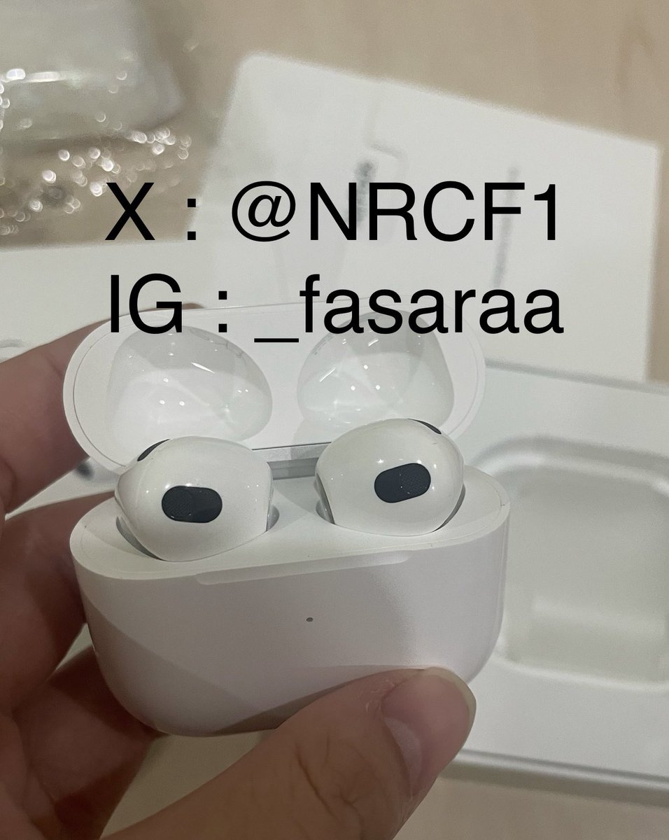 NRCF1's tweet photo. ส่งต่อ apple airpod 3 แบบ magsafe แค่แกะลอง จะอัพไปซื้อโปรค่ะ ขาย 3700 บาท (ไม่มีสายชาจนะคะ สายเราพังพอดี ขอเก็บไว้เองค่ะ) ประกันเดินมา 9 วัน มี apple music ฟรี 3 เดือน มีหลักฐานการซื้อจาก apple ทักมาขอดูเพิ่มได้ค่ะ 
#ขายairpods #ส่งต่อairpods #ส่งต่อairpod #airpod3 https://t.co/F027KUzGwm