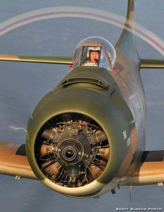 Tokkotai___'s tweet image. El #Spad

Con el #Douglas A-1 #Skyraider, me sucede como con el A-10, quizás no sea elegante, pero me parece un pajaro precioso.
IMHO cuando recibió el camuflaje de 3 tonos que lució en Vietnam en lugar de las sosas libreas navales, alcanzó el culmen de su belleza 😍 
#Warbird