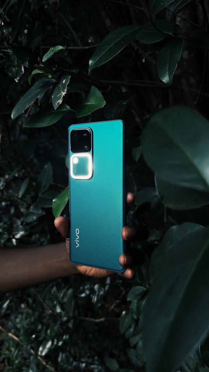 vivo_Kenya's tweet photo. Don’t forget to grab the ultimate masterpiece—the vivo V30 5G! ⚡

Packed with features to die for, it's the upgrade you’ve been waiting for. 🚀

#vivoKenya
#V30Series
#DelightInEveryPortrait https://t.co/lDu9QwmQiO