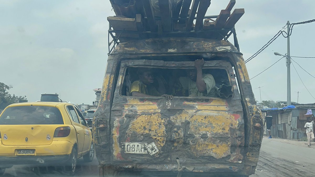 coeurdafriqueM's tweet photo. La marque des engins qui roulent parfois sur les artères principales de la ville province de #kinshasa dont étonnants.
Je donnes raison à quelqu’un qui avait dit #kinshasa #eleki #partout ,
À chacun son commentaire 😂
@Bibishe6 @Bibimusafi https://t.co/M4Zk9yvAtv