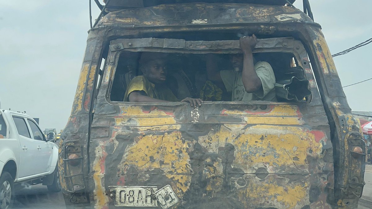 coeurdafriqueM's tweet photo. La marque des engins qui roulent parfois sur les artères principales de la ville province de #kinshasa dont étonnants.
Je donnes raison à quelqu’un qui avait dit #kinshasa #eleki #partout ,
À chacun son commentaire 😂
@Bibishe6 @Bibimusafi https://t.co/M4Zk9yvAtv