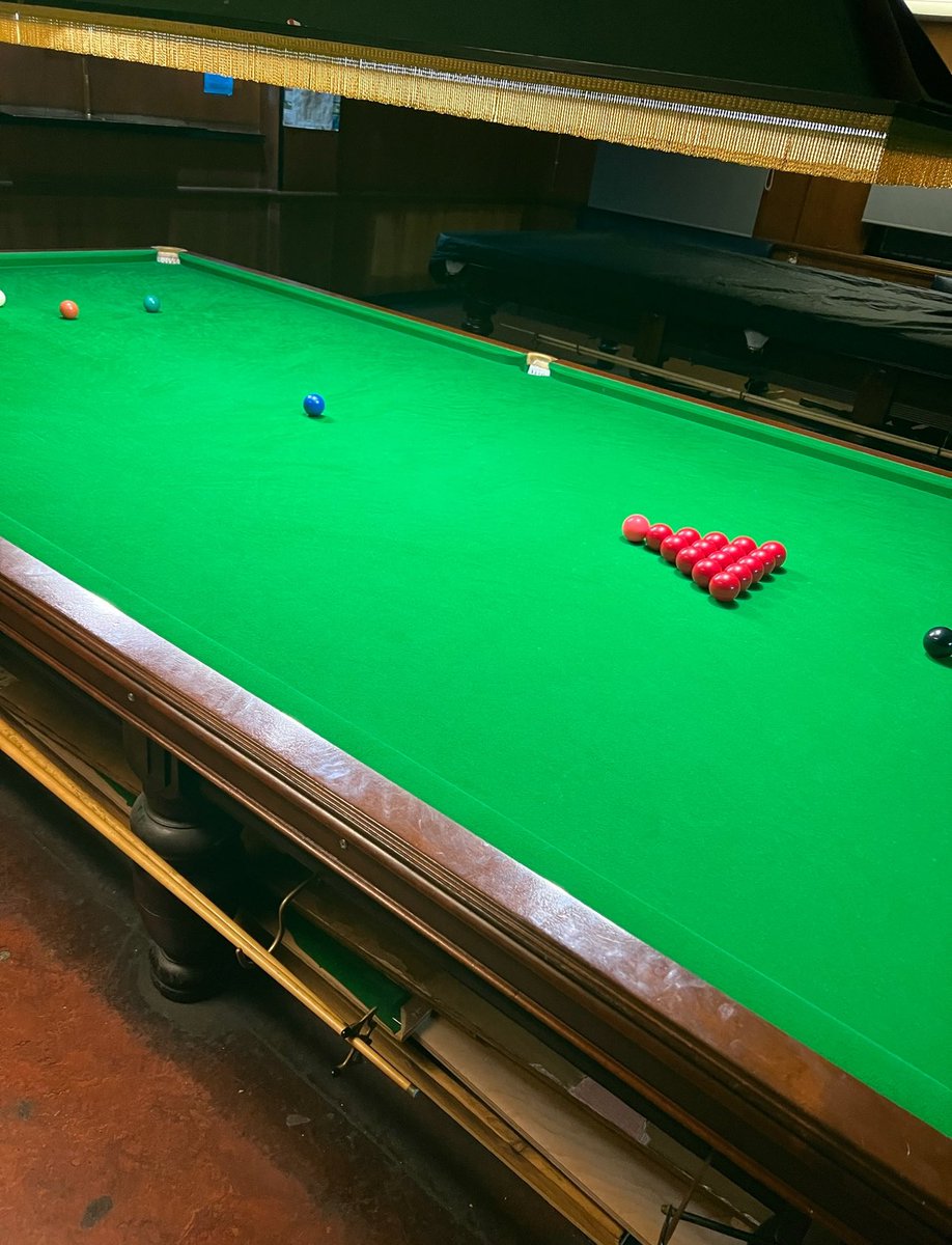 Felt good to get back on the table last night, been a few months but as the days grow shorter and weather colder we all migrate inside 😉 

#Snooker