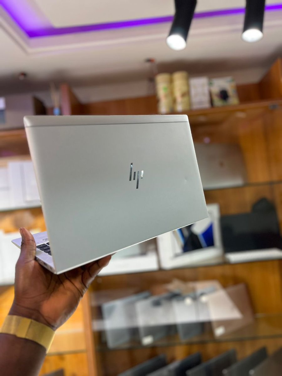 *HP ELITEBOOK 840 G7*
Intel core i7 10th gen
Thermal Velocity Boost Frequency
03.60GHZ
8 processors
•98.% New
•14 inches
•Memory speed: 2400mhz
•16GB DDR4 Ram
•256GB SSD
•Graphics : Intel 4gig shared Graphics 
•Fingerprint
•Face ID✅
•Keyboard💡

Ghc: 7,400
☎️0241636577