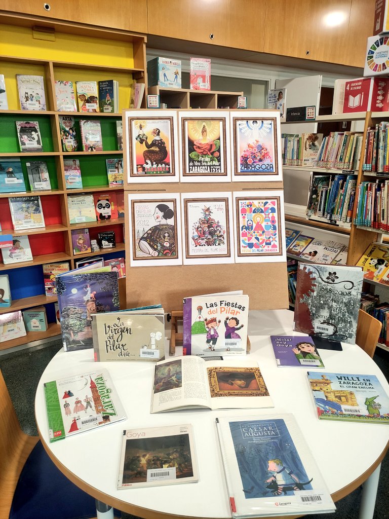 En la Biblioteca Rafael Andolz empezamos a vestir el manto de la #VirgenDelPilar 

El alumnado del <a href="/PuertadeSancho/">CEIP Puerta deSancho</a> irá viniendo estos días para realizar su ofrenda 🌸 y conocer algunos artistas 🎨🖼️ que pintaron a la Virgen

#BPMZAlmozara
#BPMZActividades
#Pilares24