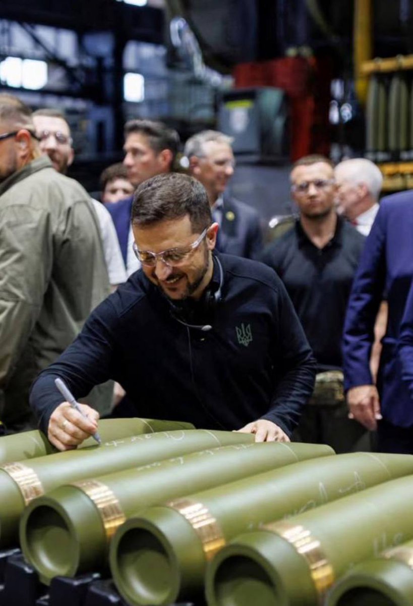 Donald Trump called Zelensky a huckster. Who leaves the US with billions of dollars every time.

Trump was too shy, but I will add. He is trading our lives. The lives of Ukrainians.