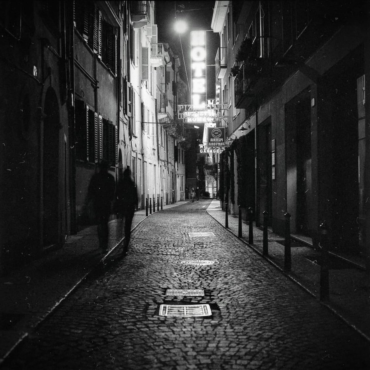 artists, you can only use one image to convince people to follow you!