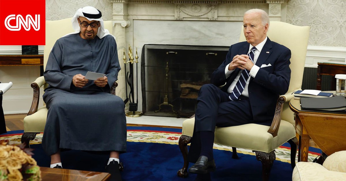 يعجبني الحاكم الذي يعتد بعاداته وتقاليده ويفتخر بها في السفر كما في الحضر ، رئيس #الإمارات ضرب أروع الأمثله عليها ، فارتداءه زي الإمارات وتحدثه باللغة العربية مع اكبر رئيس دولة يجعله مفخرة ليس للإمارات فحسب بل لكل دول الخليج العربية ..