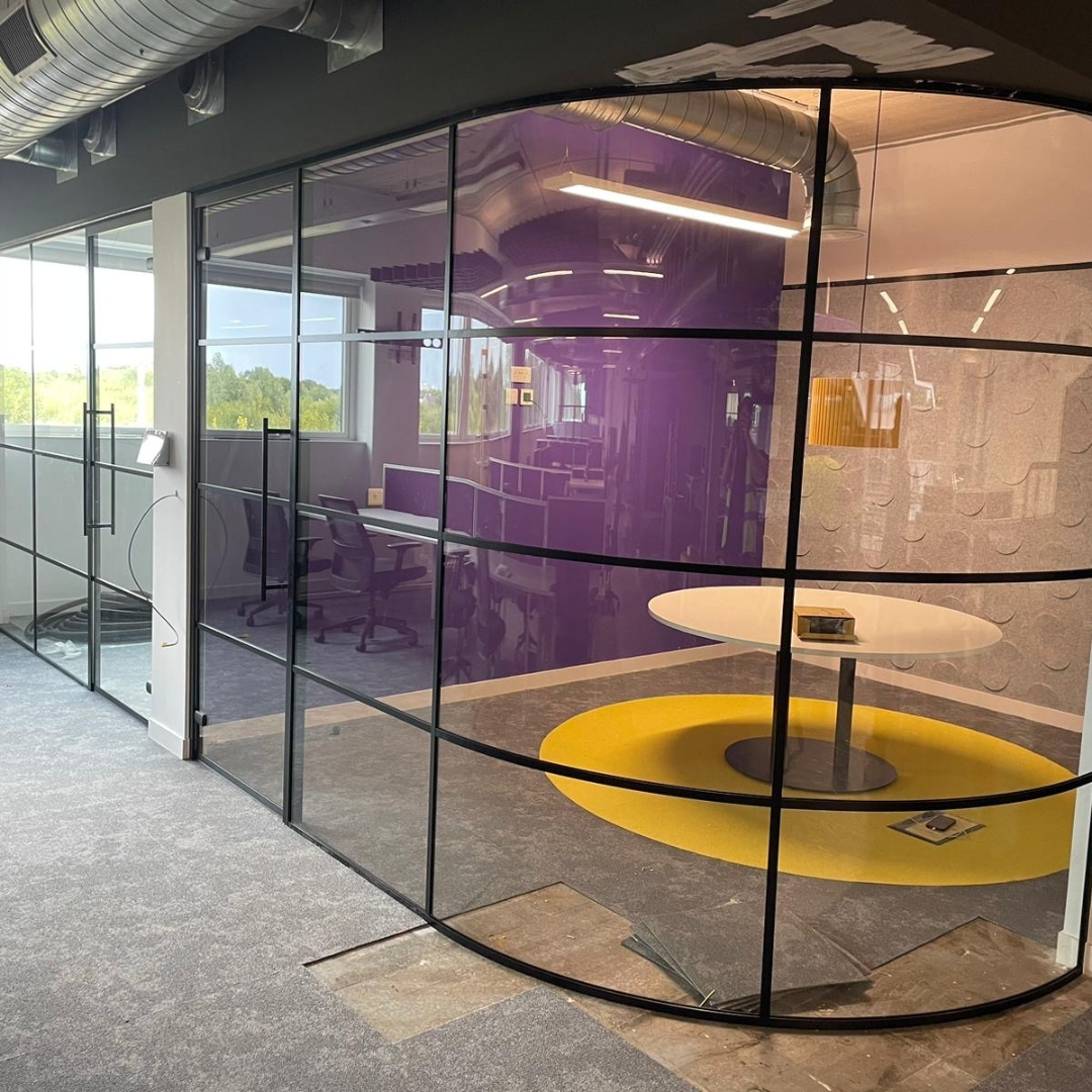 We recently supplied this 12.8mm acoustic curved glass for an office partition contract in Manchester!

📸 GDaP Glass Dividers and Partitions

#officefitouts #officepartition #glassindustry #specialistglass #bespokeglass