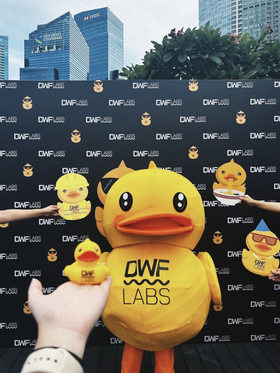 DWFLabs's tweet photo. Did you spot our 🐤 during TOKEN2049 week?

Check out what we got up to during last week — from DWF Labs Haus to the DWF Labs Stage and Booth, we had our 🐤 with us every step of the way 💥

#DWFLabsxTOKEN2049 https://t.co/BtEBMvrVQW
