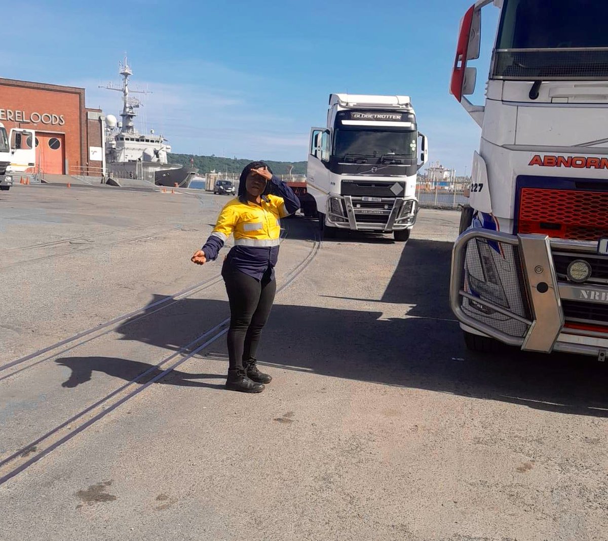 Hazel 🌻 tweet media