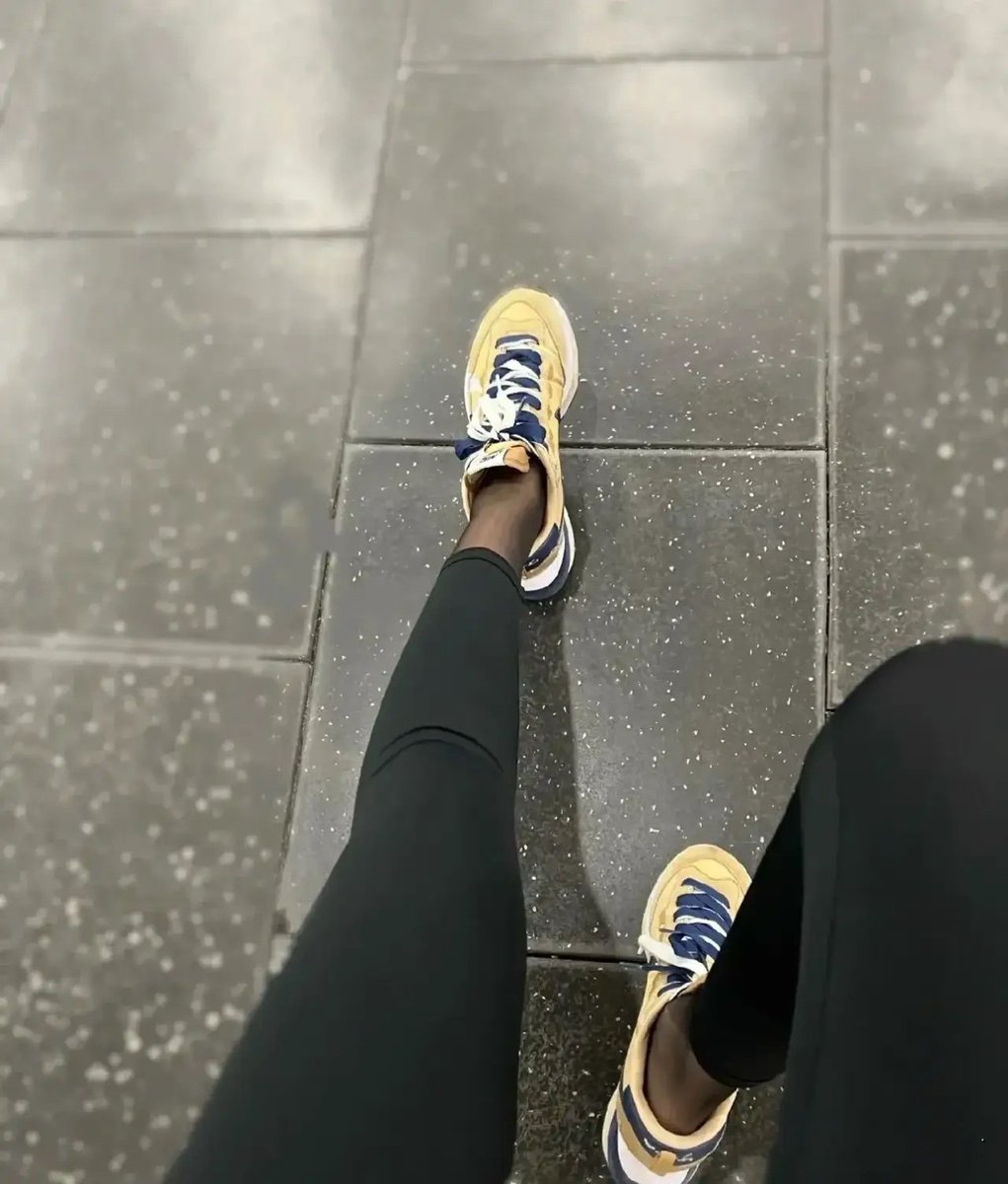 瑜伽裤里黑丝！