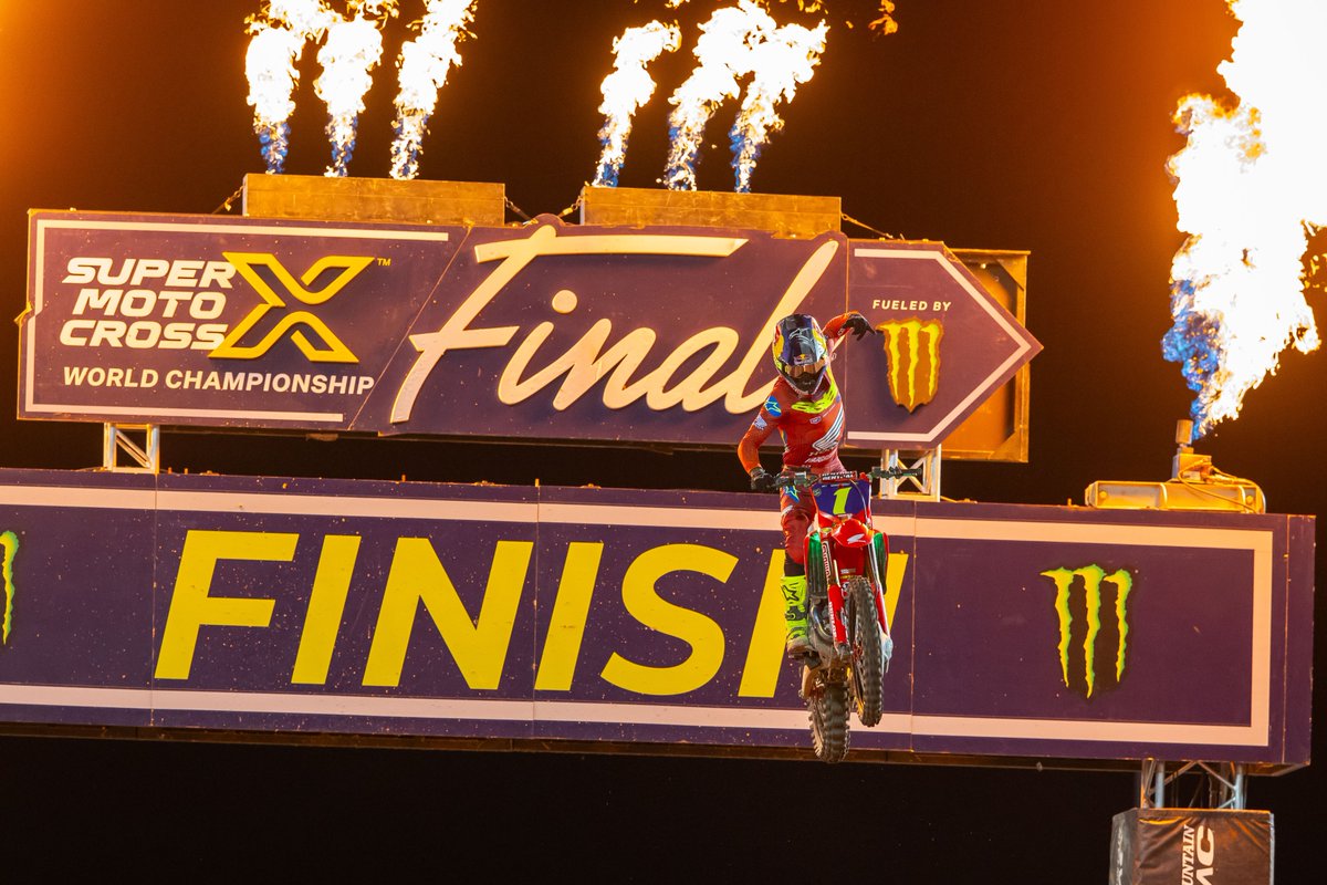HondaJP_Live's tweet photo. #AMASMX 最終戦ラスベガスのレポートを公開🆙

👉https://t.co/zURxDKxA45

ジェット・ローレンス選手(Team Honda HRC Progressive)が450SMXシリーズ2連覇🏆🏆
チームメートで兄のハンター・ローレンス選手が総合ランキング2位に続き、兄弟で1-2フィニッシュの快挙を達成🥇🥈

下田丈選手は250SMXで総合ランキング4位に入りました👏

#HRC #HondaRacing #ホンダモースポ