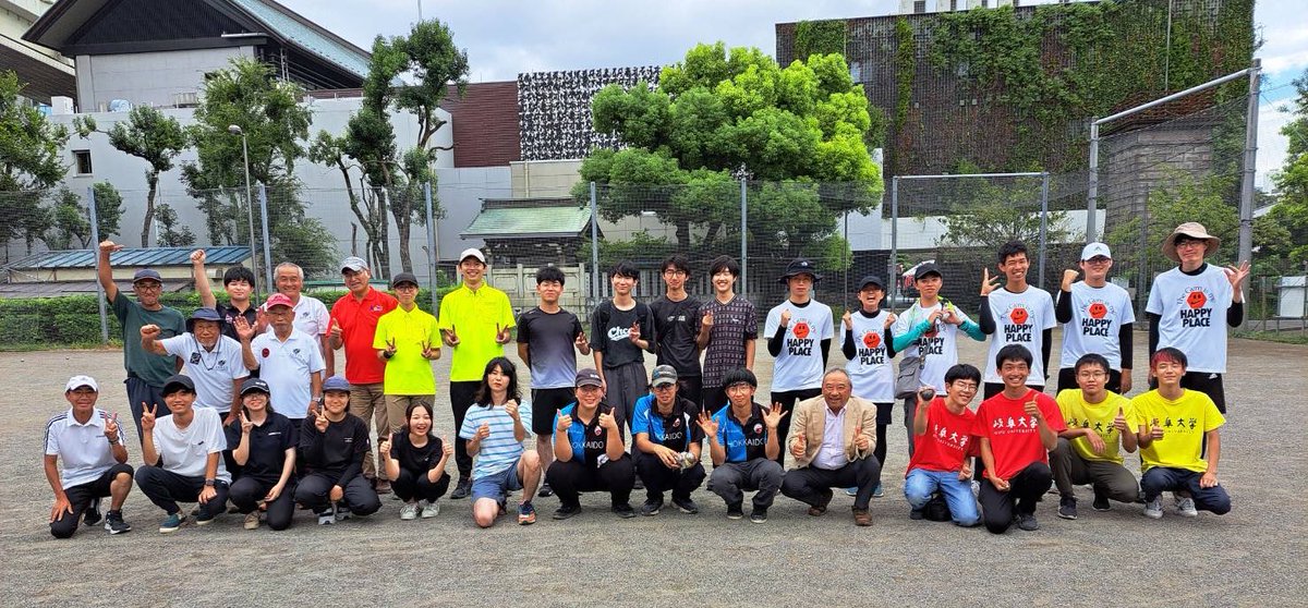 petanque21's tweet photo. 有終の美を飾る=優勝
でいましたが、センターで集合写真撮らせていただいたきましてとても嬉しい思いです。
来年からは選手ではなく、運営側で盛り上げたいと思います。 https://t.co/lis9Xe8djp