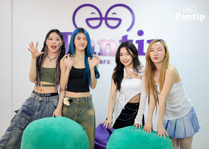 Pantip1996's tweet photo. พูดคุยกับ 4 สาว ‘Prisma’ เกิร์ลกรุ๊ปน้องใหม่ ค่าย WATCH ENTERTAIN พร้อมแล้วที่จะชวนเพื่อนๆ เข้ามาอยู่ใน #Close_Fan ซิงเกิลเดบิวต์ที่ทุกคนมีส่วนร่วมตั้งแต่คอนเซ็ปต์ รวมไปถึงชื่อเพลงนี้ด้วย
📍https://t.co/Rr4TYsKRgB

@_PRISMAofficial
#Prismaofficial
#CloseFan_Prisma
#Watchentertain https://t.co/rxDdvTVoRH