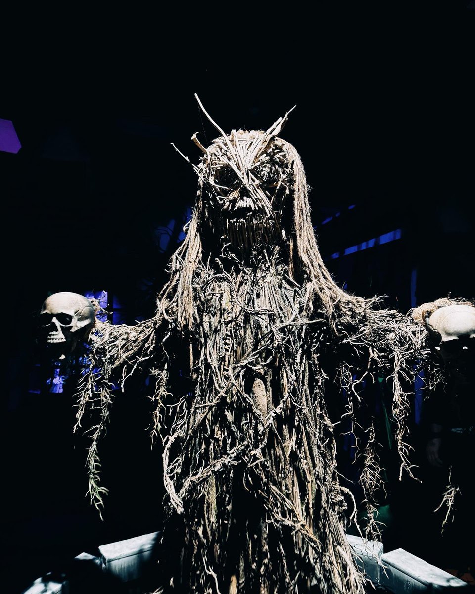 whyischelsea's tweet photo. #scaryfarm https://t.co/85o4zE4JvL