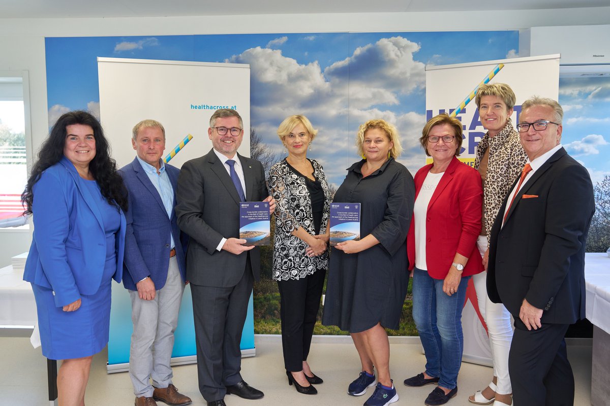 WHO_Europe_RHN's tweet photo. 🤝 @Bettina_Menne  visited St Pölten and the Gmuend Centre on Primary Health Care to present, together with Healthacross, a second report focusing on Lower Austria's cross-border health projects!

The report will be presented during a networking break at @GasteinForum  this week! https://t.co/p3kSOtknEp