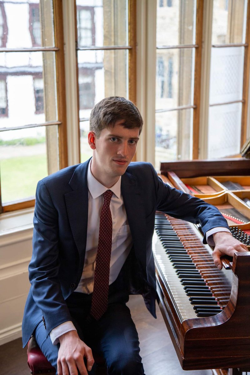 Today at 1.15pm, Edward Bence gives a free piano recital of music by Bach, Beethoven, and Scriabin. Edward is a maths student at Oxford and Oriel College's organ scholar.