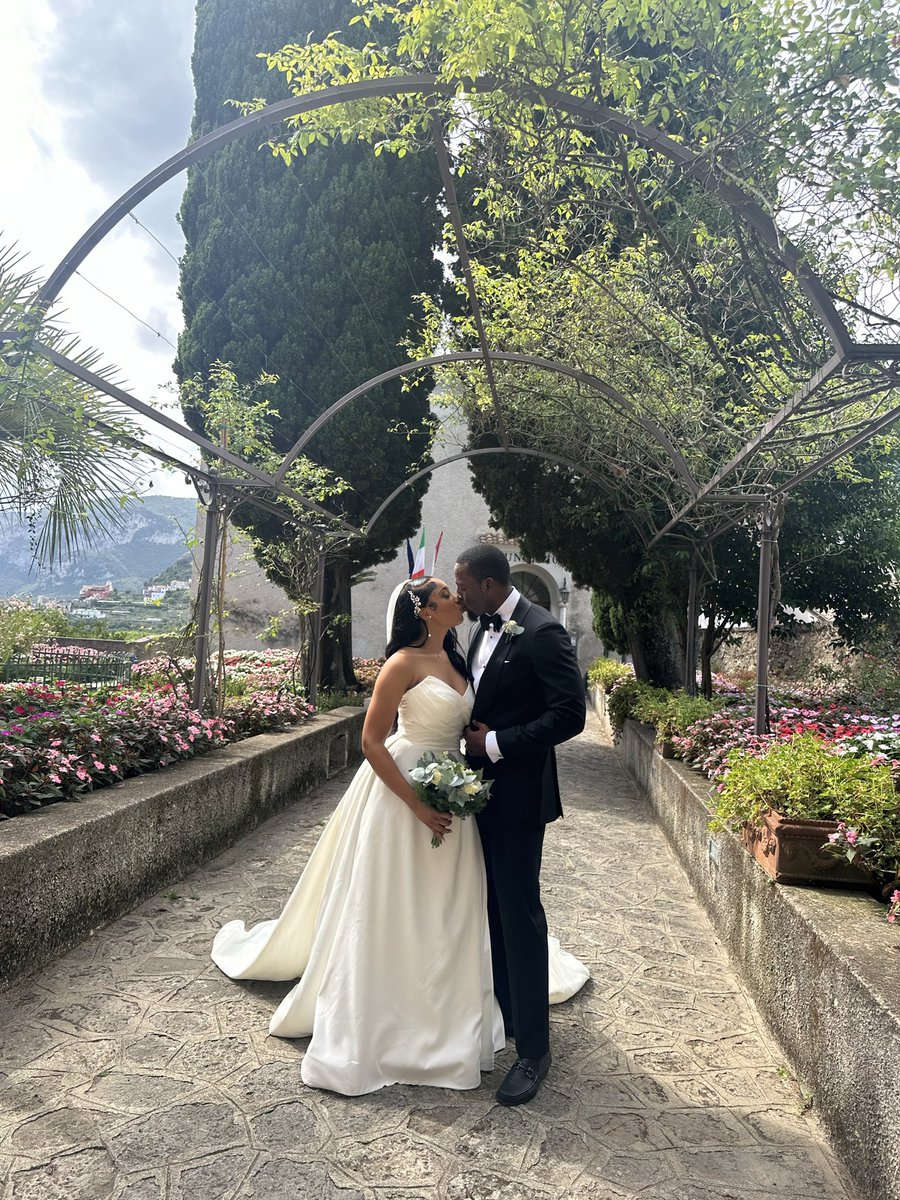 DaveStrong215's tweet photo. 1/ TL;DR Left J.P Morgan and just married my best friend…hmu if you want to catch up
Last week, I married my best friend in Italy on the Amalfi Coast. I don’t usually upload super personal posts online (I don’t even have an IG) but I felt moved to share my newest title; Husband https://t.co/gSTu7l3hmJ