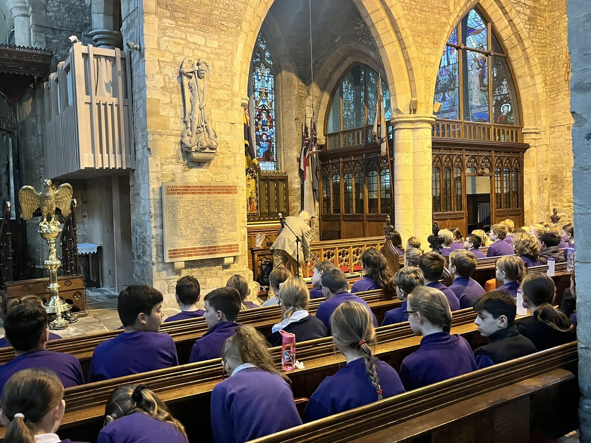 <a href="/SPCEDS/">HT SPCEDS</a> Y6 have been joined by local historian Alistair Goodrum to explore the impact of WW1 on our local community at @StMaryStNicolas #empathy