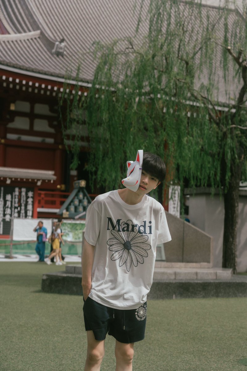 這張照片推特感好重🤣是因為狐狸面具嗎