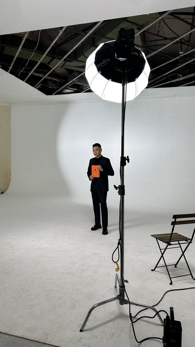 Sekalinya photoshoot sama riomotret malah jadi kru bukan MUA 🥲