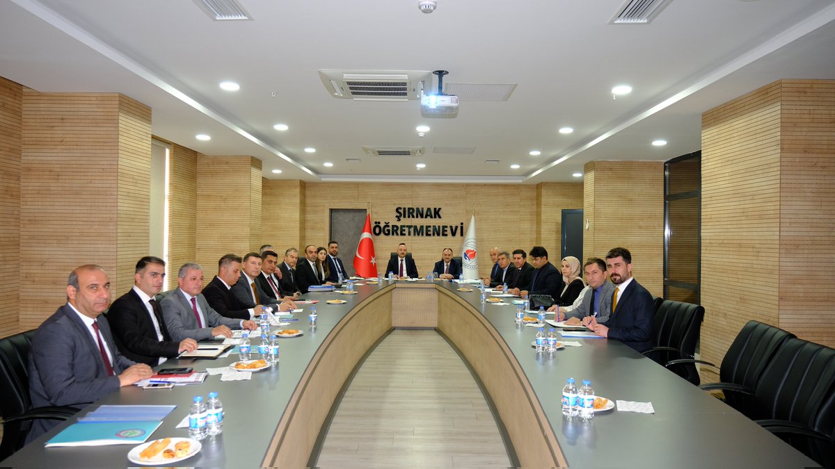 Millî Eğitim Bakanlığı, İnşaat ve Emlak Genel Müdürlüğü Ar-Ge ve Projeler Daire Başkanı Sayın Ahmet Tarık ÇAKIR ve İl Millî Eğitim Müdürümüz Sayın Bilal Yılmaz ÇANDIROĞLU'nun başkanlığında "Eğitim Yatırımları İl İstişare Toplantısı" gerçekleştirildi.

<a href="/tcmeb/">Millî Eğitim Bakanlığı</a> <a href="/bycandiroglu/">Bilal Hoca</a>