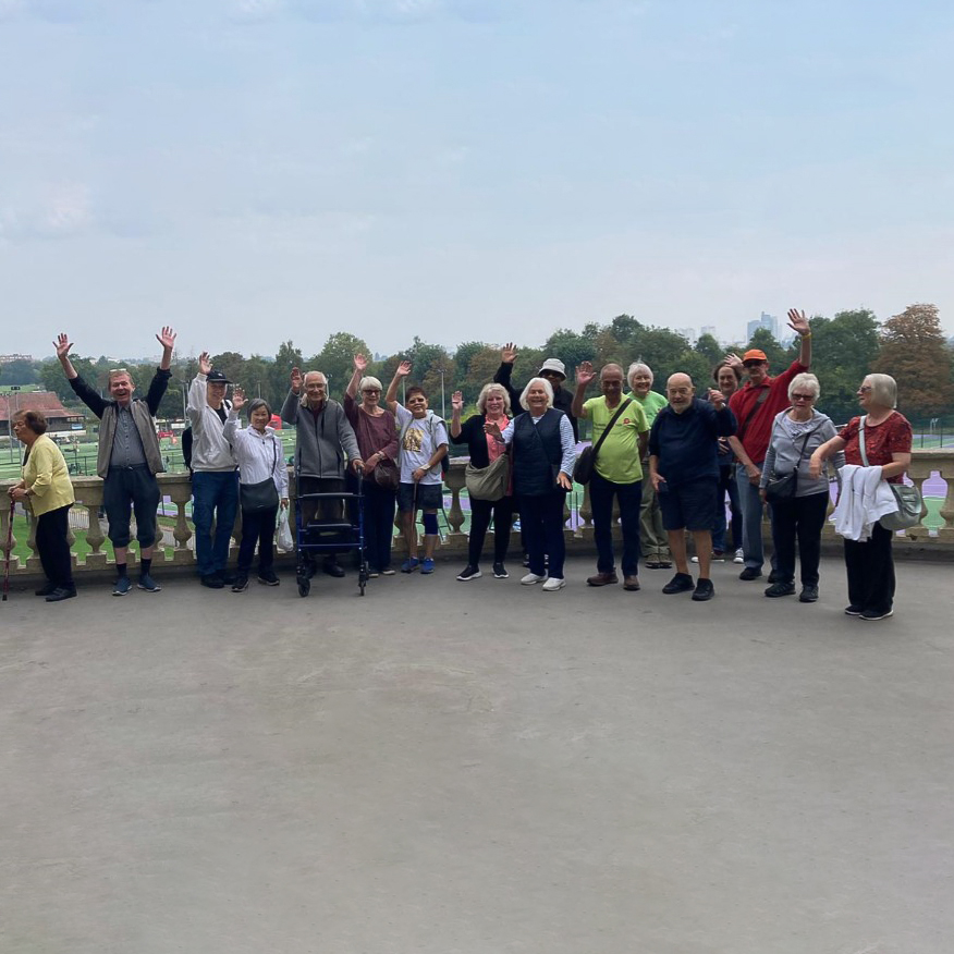 WeWalkandTalk's tweet photo. #WimbledonPark #walkandtalk split their walk on Saturday with some walking around the park and 14 others visited #AELTC Nature Weekend at the former golf course adjoining the park
#TheWalkandTalkMovement #WeWalkandTalk #LondonWildlifeTrust #NatureWeekend #WalkingandTalking #Walk https://t.co/ZenCS8ZNm5