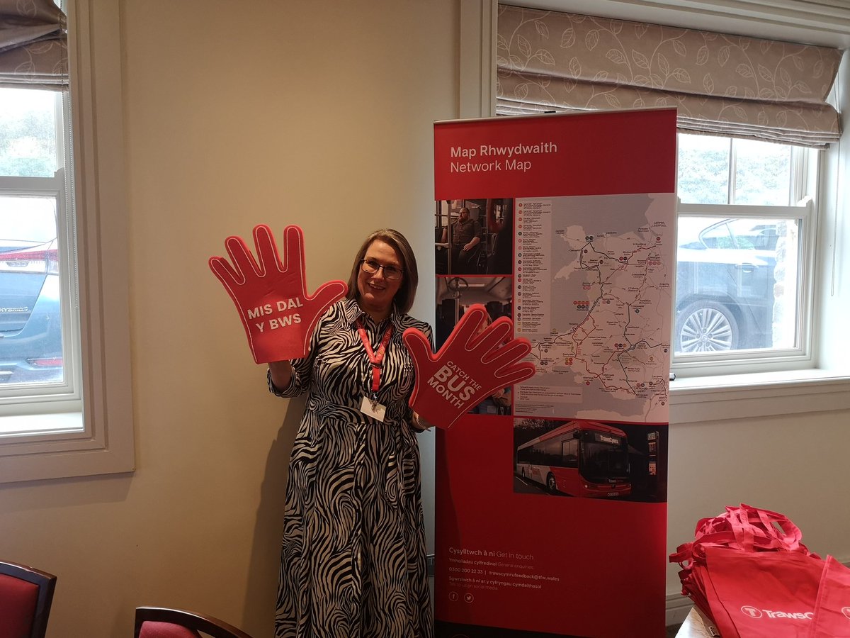 BarclayBusUsers's tweet photo. As part of #MisDalYBws #CatchTheBusMonth we are in Llandrindod Wells for @TrawsCymru_ Network Operator Day. https://t.co/OG6XamQpD4