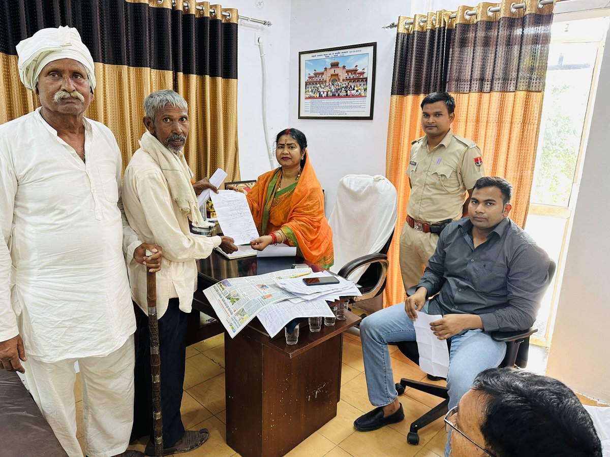 जनसुनवाईं मंगलवार #MLA #peoplefirst #Dholpur <a href="/ShobhaRaniBL/">MLA ShobhaRani Kushwaha</a> <a href="/upendraKushwah_/">Upendra kushwaha</a>