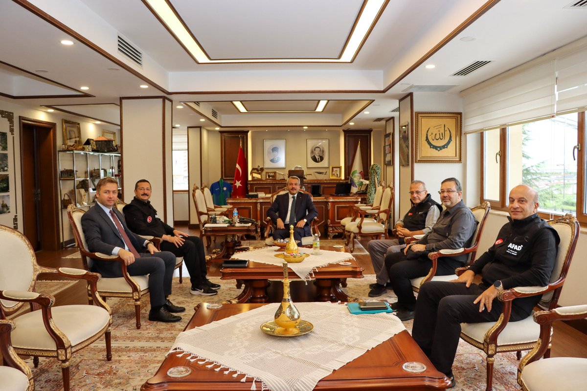 T.C. Rize Valiliği (@rizevali) on Twitter photo “Risklere Karşı Etkin Afet Yönetimi ve Önleyici Tedbirler”
📍<a href="/TC_icisleri/">T.C. İçişleri Bakanlığı</a> Bakanlığı <a href="/AFADBaskanlik/">AFAD</a> Deprem ve Risk Azaltma Genel Müdürlüğü;
📌 Afet Risklerini Azaltma ve Önleme Daire Başkanı Abdülkadir Tezcan
📌 <a href="/DepremDairesi/">AFAD Deprem</a> Başkanı Prof. Dr. Aykut Akgün
📌 Kütle Hareketleri “Risklere Karşı Etkin Afet Yönetimi ve Önleyici Tedbirler”
📍<a href="/TC_icisleri/">T.C. İçişleri Bakanlığı</a> Bakanlığı <a href="/AFADBaskanlik/">AFAD</a> Deprem ve Risk Azaltma Genel Müdürlüğü;
📌 Afet Risklerini Azaltma ve Önleme Daire Başkanı Abdülkadir Tezcan
📌 <a href="/DepremDairesi/">AFAD Deprem</a> Başkanı Prof. Dr. Aykut Akgün
📌 Kütle Hareketleri