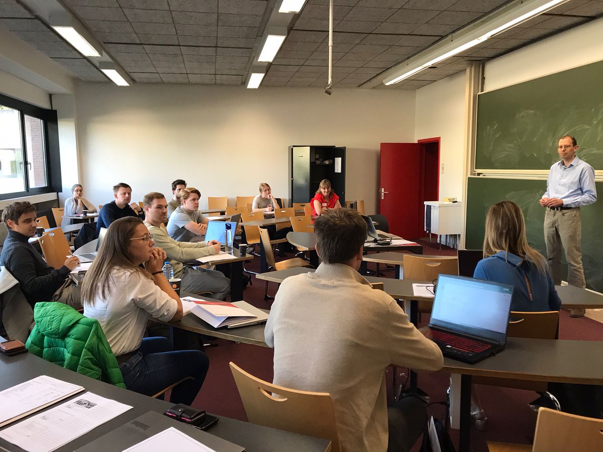 UHasselt_LLL's tweet image. Vorige week gingen de postgraduaten Bedrijfskunde en Relatie- en Communicatiewetenschappen van start. 🚀We zijn trots om de nieuwe lichting studenten te verwelkomen en we kijken ernaar uit om hen te zien groeien, succes! 🌱🎓
@BEW_UHasselt
#uhasselt #levenslangleren #postgraduaat