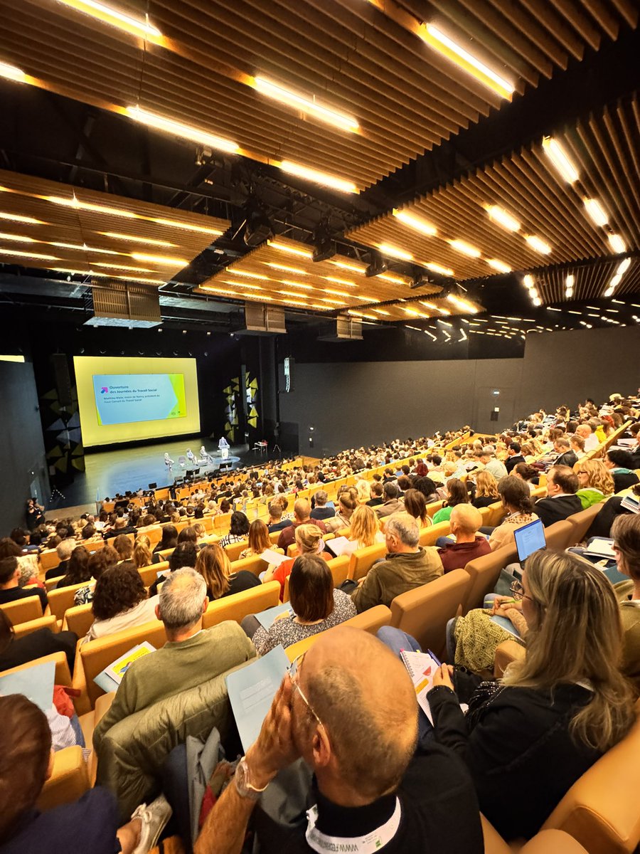 anthonychandes's tweet photo. À Nancy avec des étudiants de BTS et DE du lycée Sidoine Apollinaire aux #JTS de la @FedeSolidarite. 
Un projet possible grâce aux accompagnements de @acclermont #NotreEcole et @ClermontFd. 

Projets structurants 💡, innovations, rencontres 🧑‍🎓…

@BenmiloudKarim @smaquaire https://t.co/SnUAZaRqZU