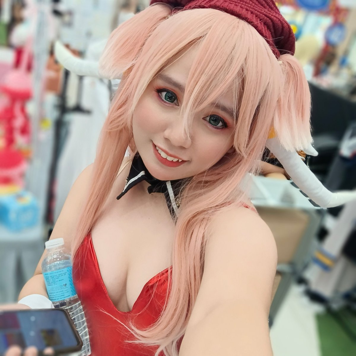 MayuShiraimu's tweet photo. I have a little energy now so I'm posting this! That's a wrap for VoltCon! It's been a while since the last time I cosplayed Yanfei in this outfit and I'm so happy to see improvements! ❤️

#GenshinImpact #yanfei #原神  #yanfeicosplay #yanfeigenshinimpact #mayumishirai #voltcon https://t.co/J1eWVYgZoS