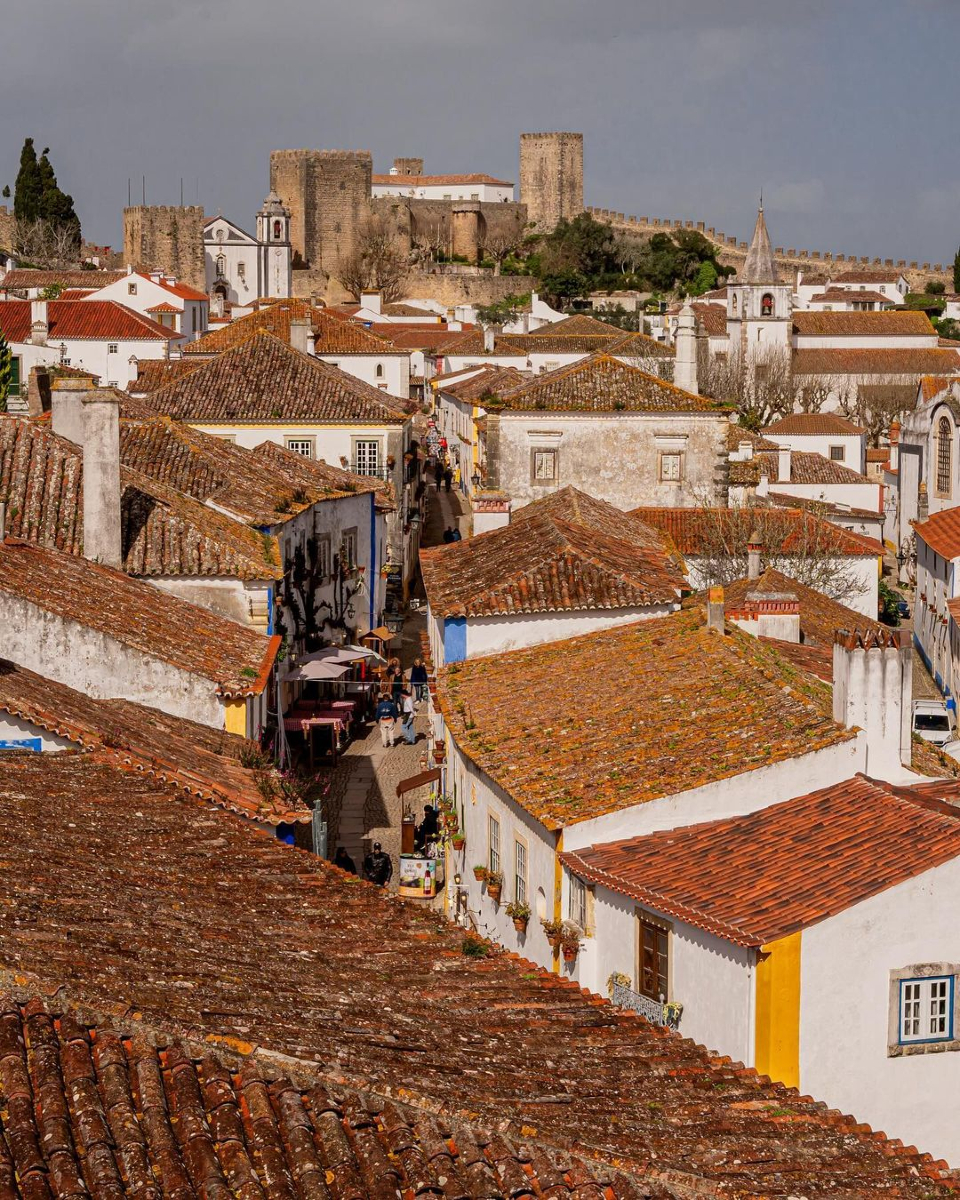 CentroPortugal's tweet photo. Óbidos, cidade de luz e mistério,
Onde as muralhas guardam o tempo antigo,
E cada pedra sussurra segredos
De reinos perdidos e amores eternos.
📷 @marcelapenamagalhaes_
@MunicipioObidos
#obidos #oeste #vilamedieval #visitportugal https://t.co/AXeVk7Lozw