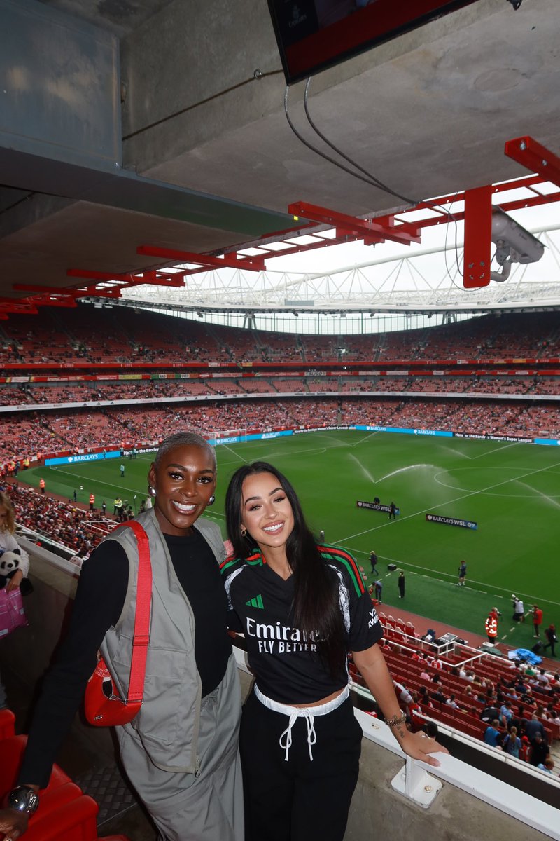 shakesdrayton's tweet photo. Been a while I’ve entered the Emirates stadium  @ArsenalWFC a nice way to spend a Sunday. https://t.co/5so4klDr0s