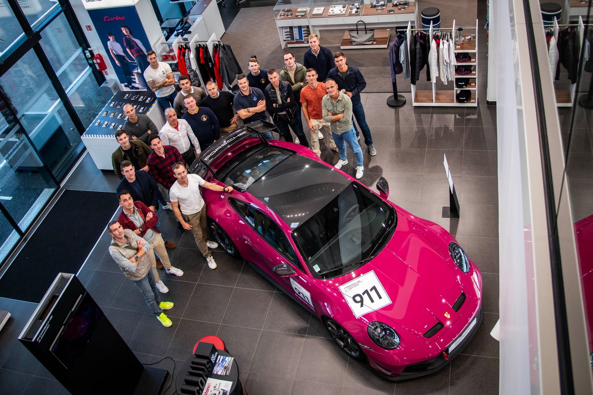 2eRIMa's tweet photo. 🏎️ Les nouveaux lieutenants du #2eRIMa accueillis à 300 km/h sur le circuit des 24 Heures du Mans ! Courage et dépassement de soi, bienvenue au 2e de Marine ! 🔥
@troupesdemarine @armeedeterre @24hoursoflemans @defense_ouest https://t.co/r6tazLFtEU