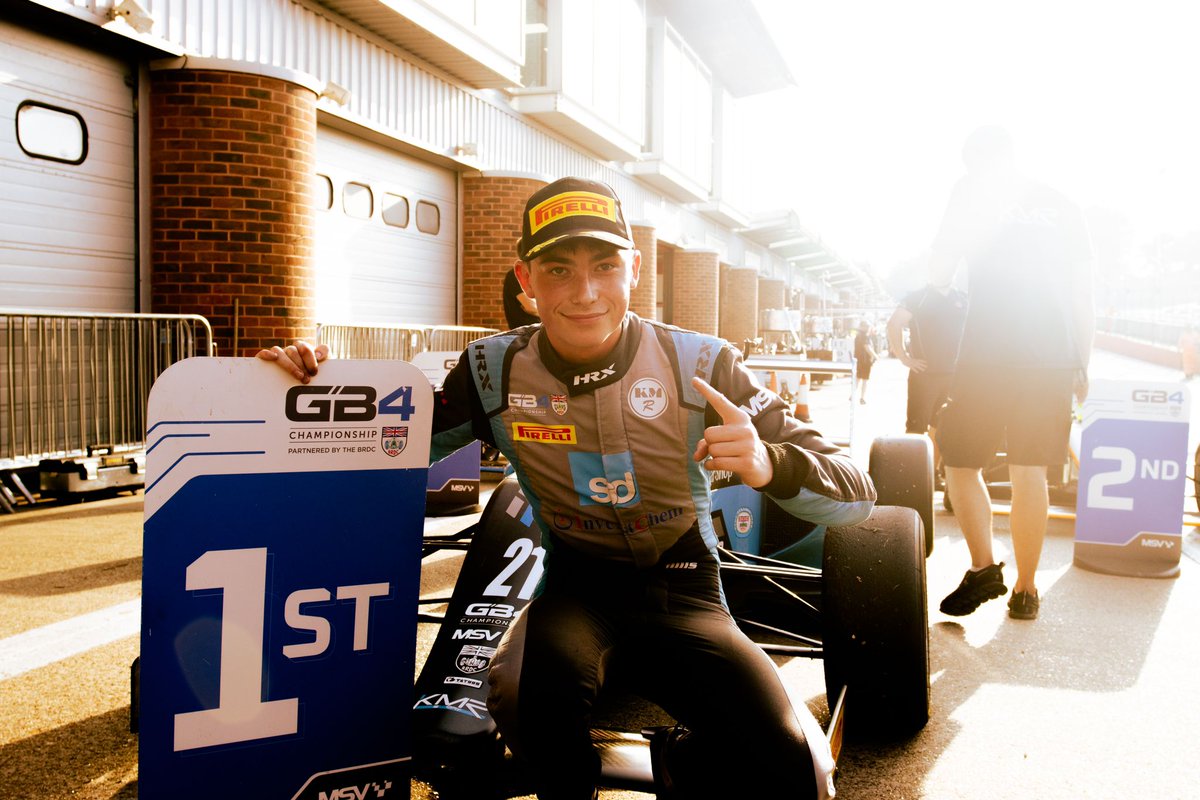 DRIVER ANNOUNCEMENT | 🇬🇧 Reigning GB4 champion Tom Mills will race with CDR in the GB3 finale at Brands Hatch!

The 19-year-old took ten wins and four further podiums on his way to the title last year.

📸 Artie C Photo

#GB3